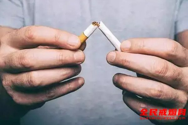 感冒时吸烟会增大病情，吸烟会加重感冒