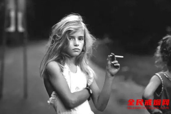 看看女性为何不能吸烟，女性吸烟的危害