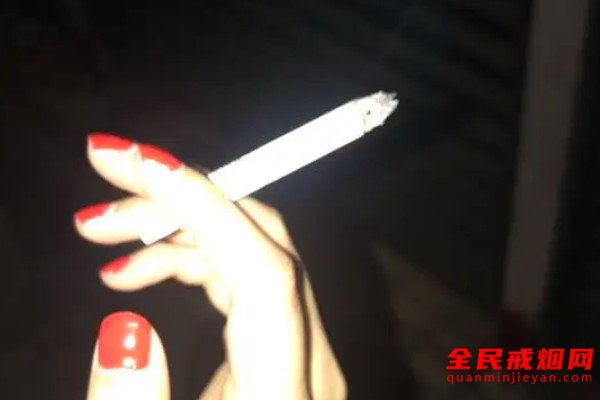 吸烟使我们的大脑老化更快了，过度吸烟对大脑的影响