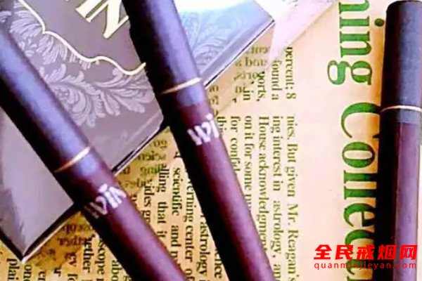男子吸烟引燃车内爆竹车子被烧成空壳，男子抽烟导致车子爆炸