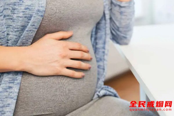 母乳喂养能降低新妈妈再次吸烟的危险，吸烟对母乳喂养的宝宝